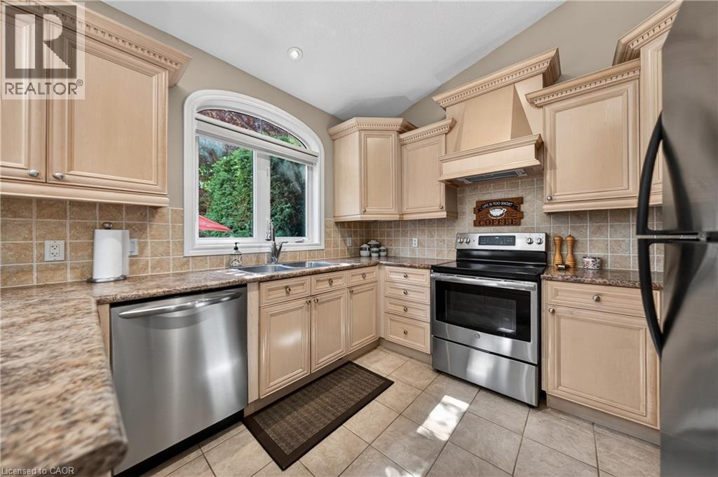 211 Mcnichol Drive, Cambridge, ON - Indoor Photo Showing Kitchen With Double Sink
