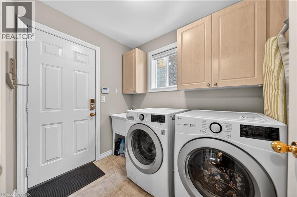 211 Mcnichol Drive, Cambridge, ON - Indoor Photo Showing Laundry Room