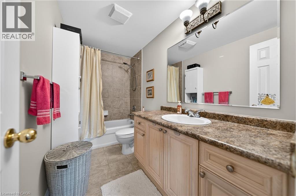 211 Mcnichol Drive, Cambridge, ON - Indoor Photo Showing Bathroom