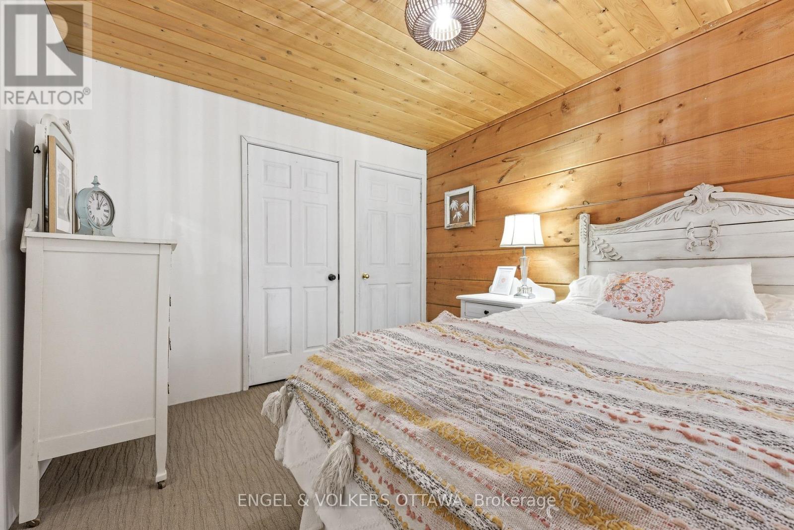 176 Little Bay Lane, Greater Madawaska, ON - Indoor Photo Showing Bedroom