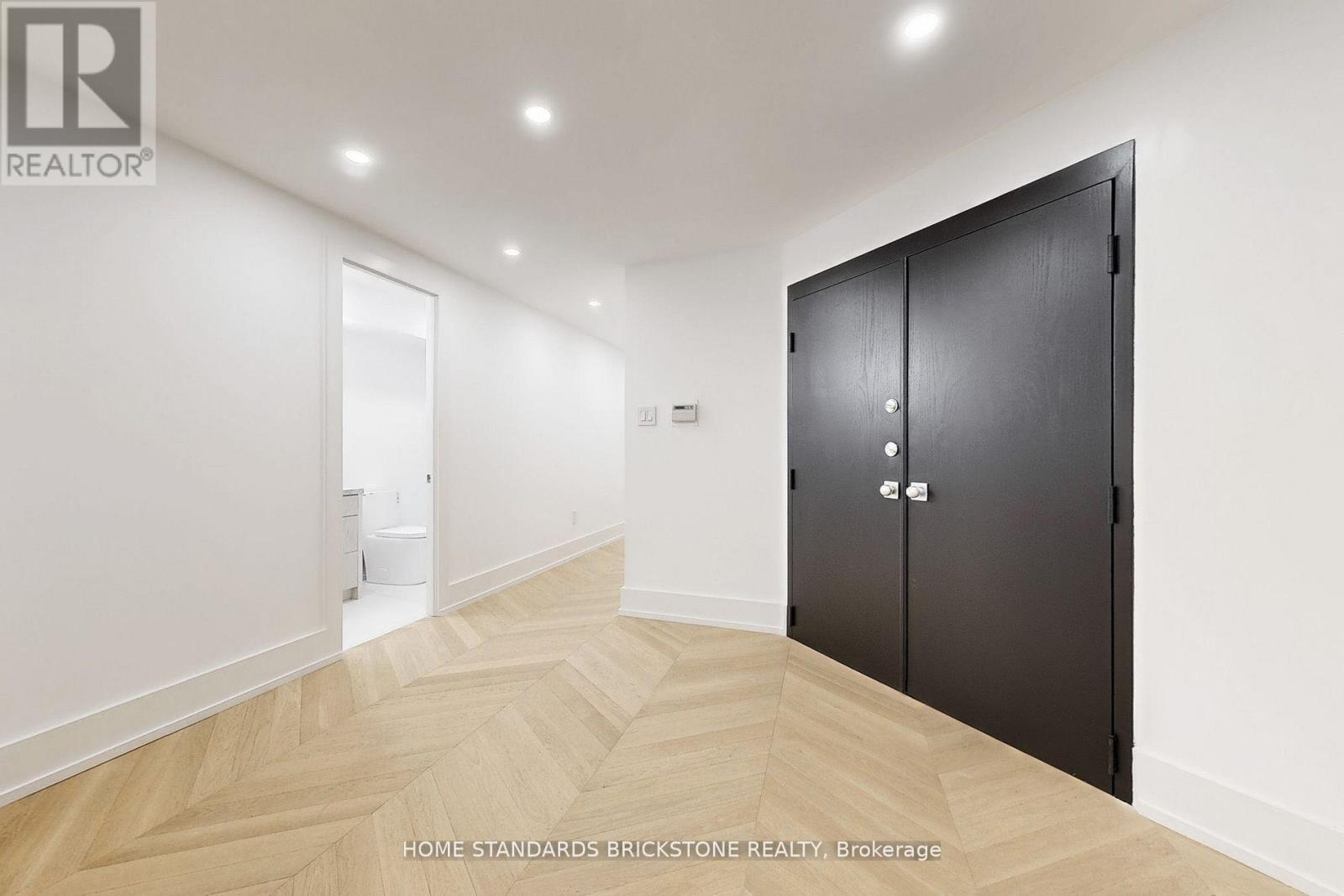 1009 - 110 Bloor Street W, Toronto, ON - Indoor Photo Showing Other Room