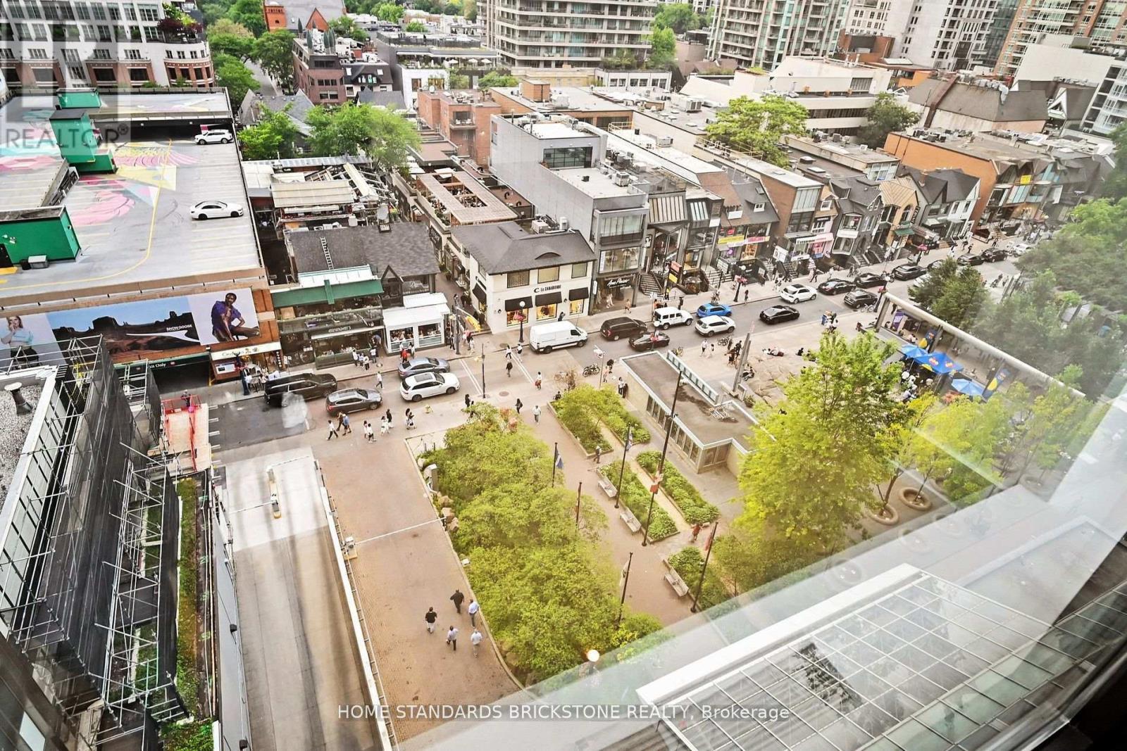 1009 - 110 Bloor Street W, Toronto, ON - Outdoor With View