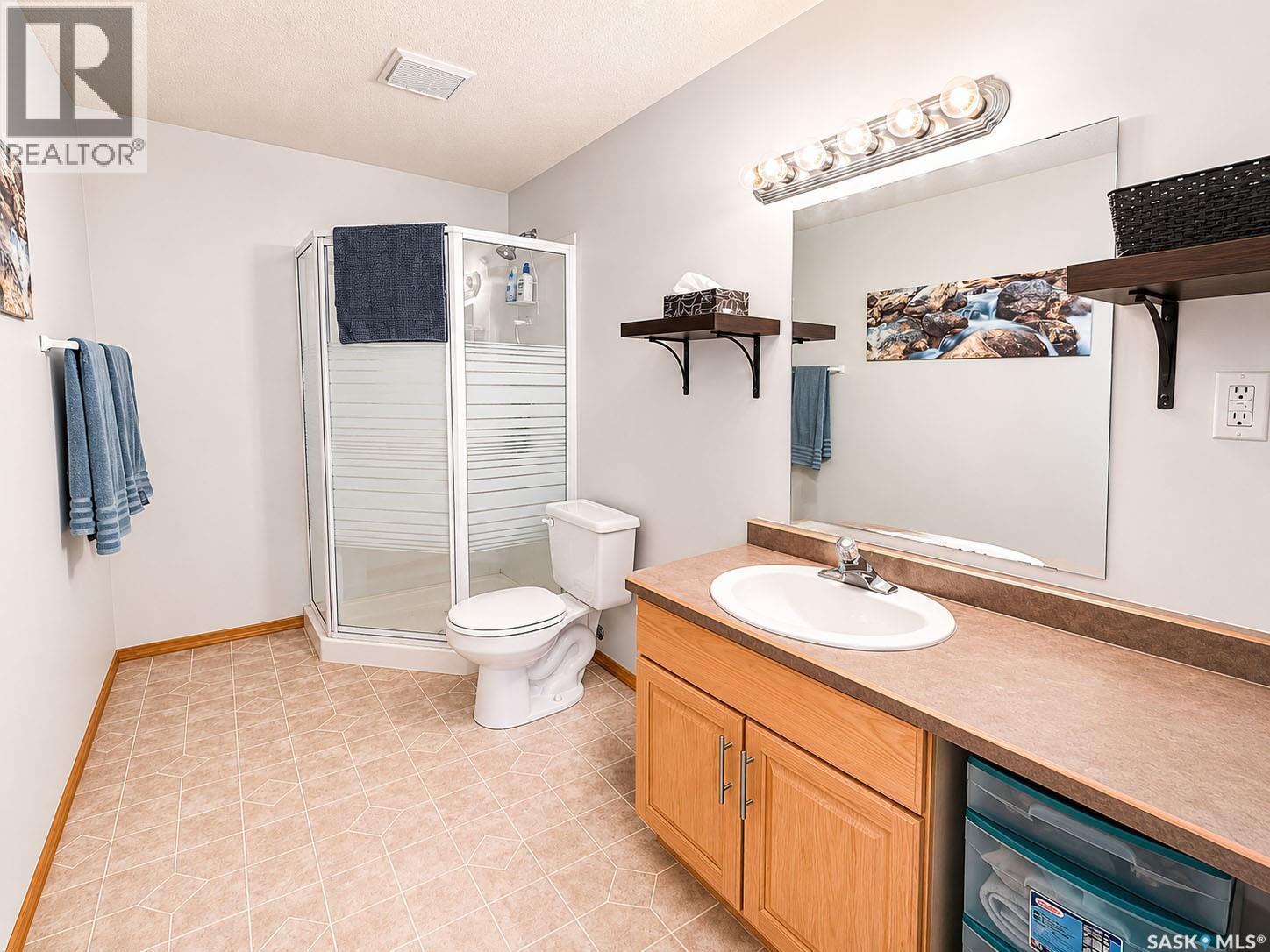 761 3Rd Street E, Prince Albert, SK - Indoor Photo Showing Bathroom