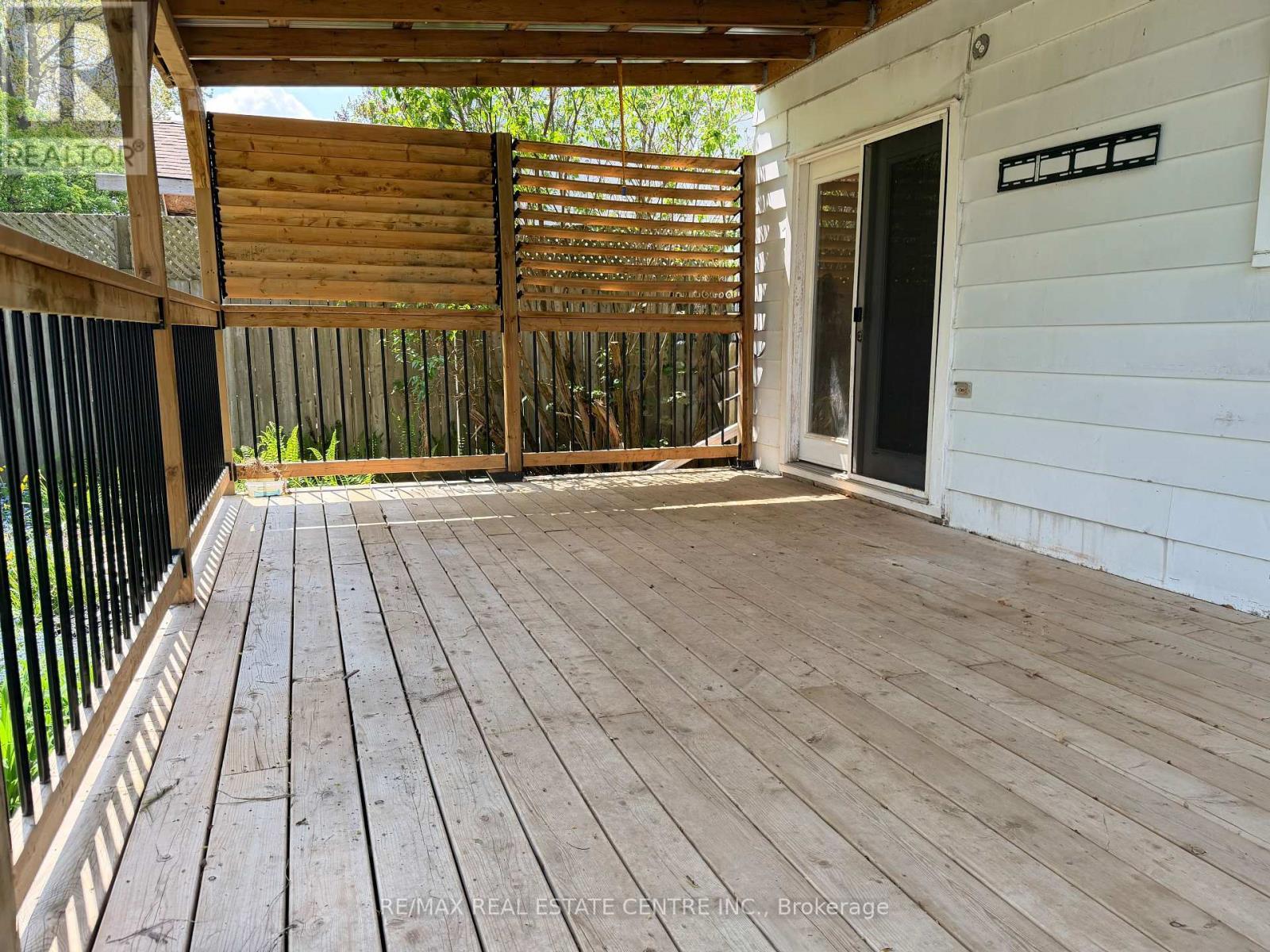 Deck - 43 Forest Glen Crescent, Kitchener, ON