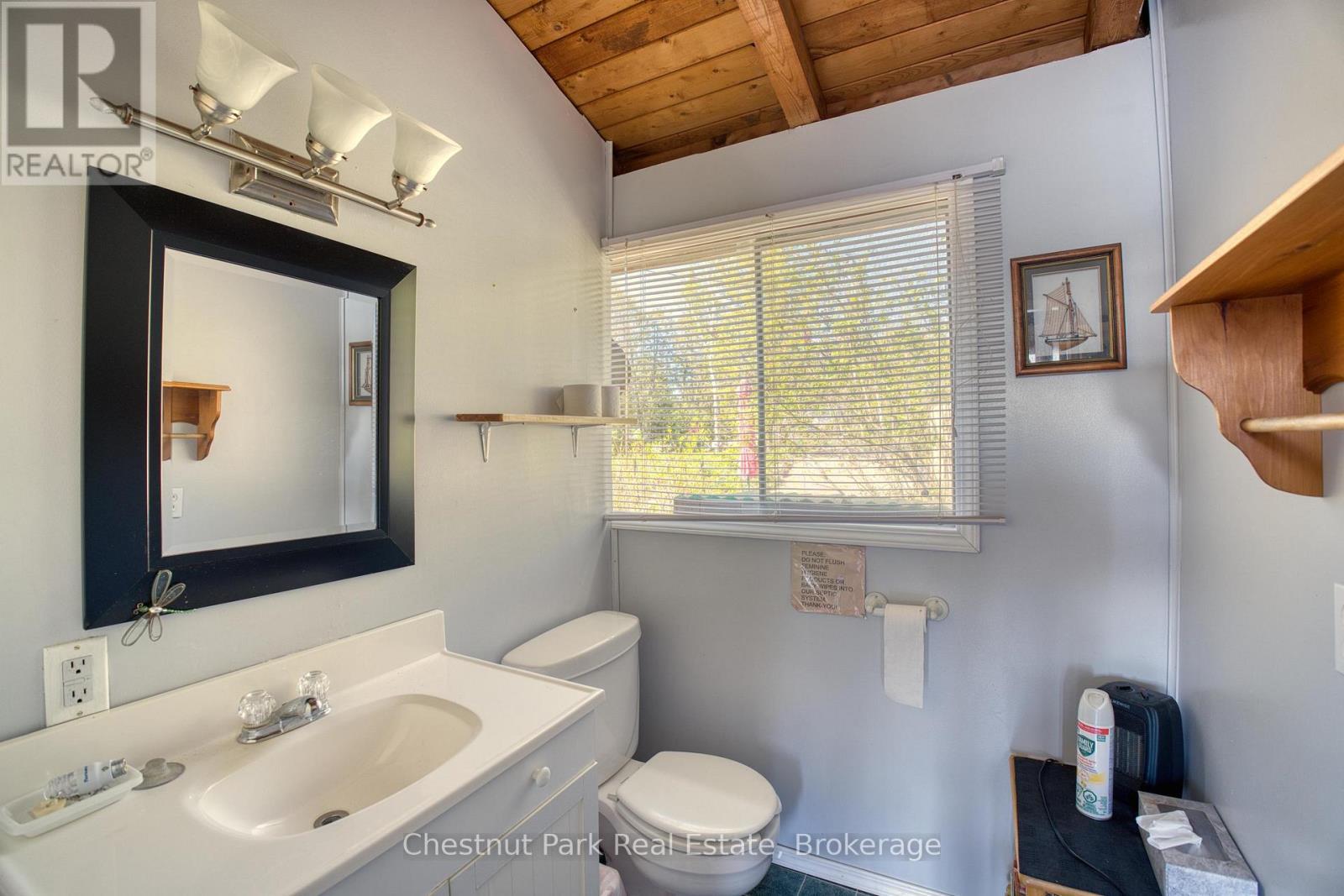 156 Miller Lake Shore Road, Northern Bruce Peninsula, ON - Indoor Photo Showing Bathroom