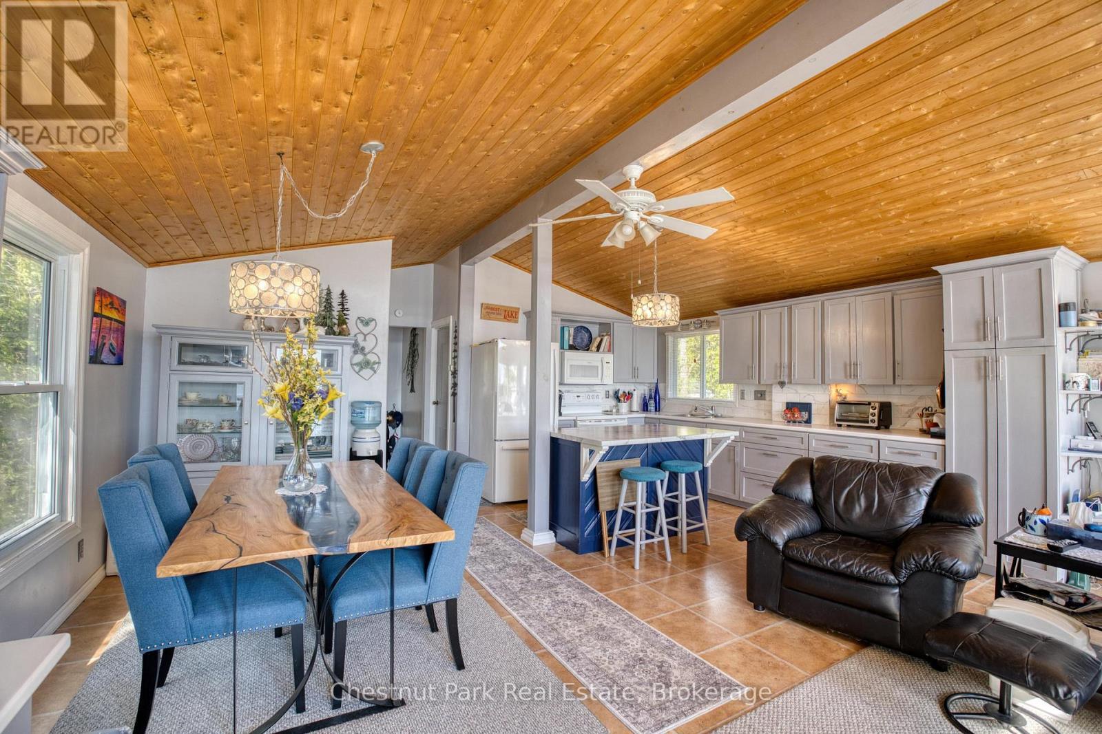 156 Miller Lake Shore Road, Northern Bruce Peninsula, ON - Indoor Photo Showing Other Room
