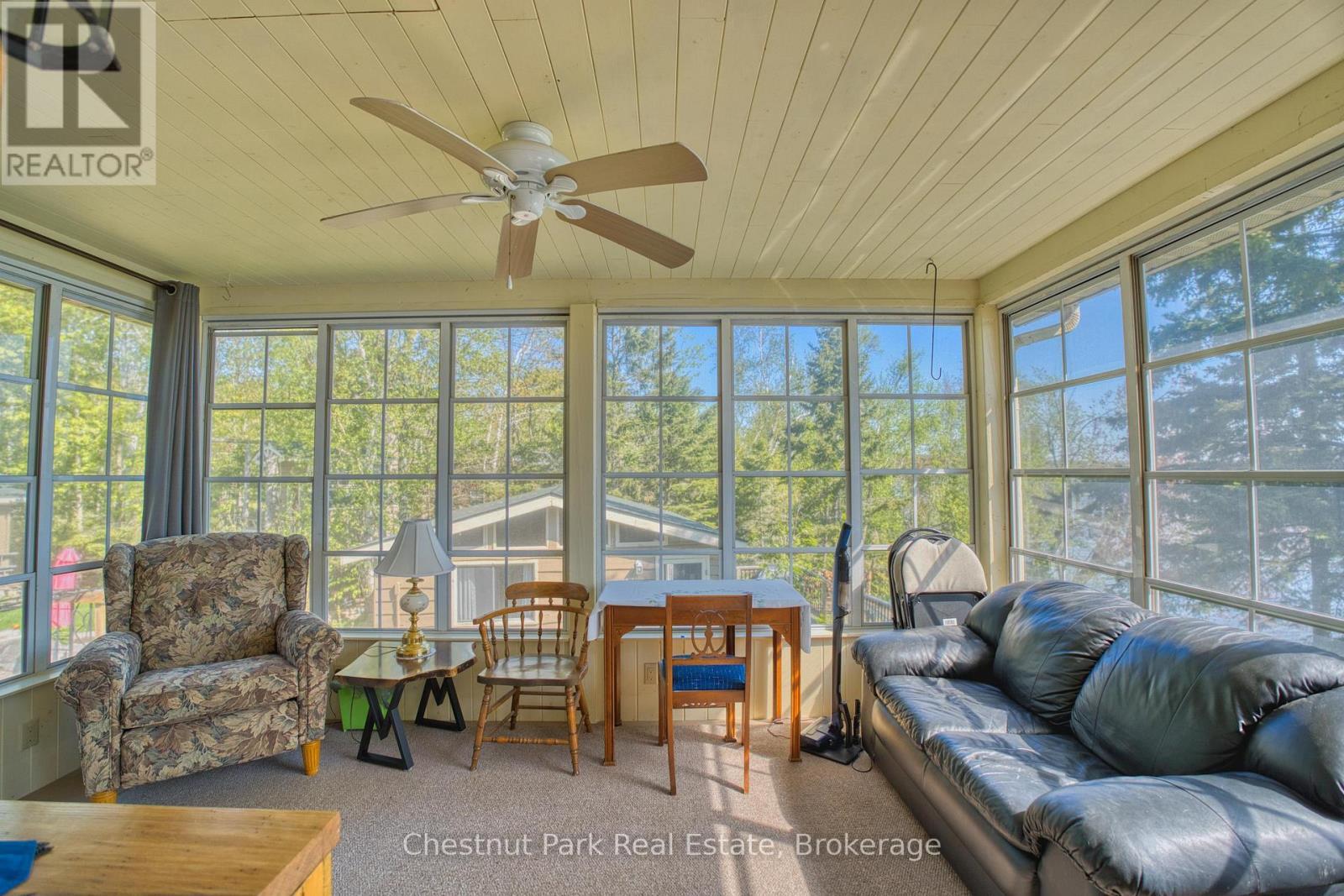 156 Miller Lake Shore Road, Northern Bruce Peninsula, ON - Indoor Photo Showing Living Room