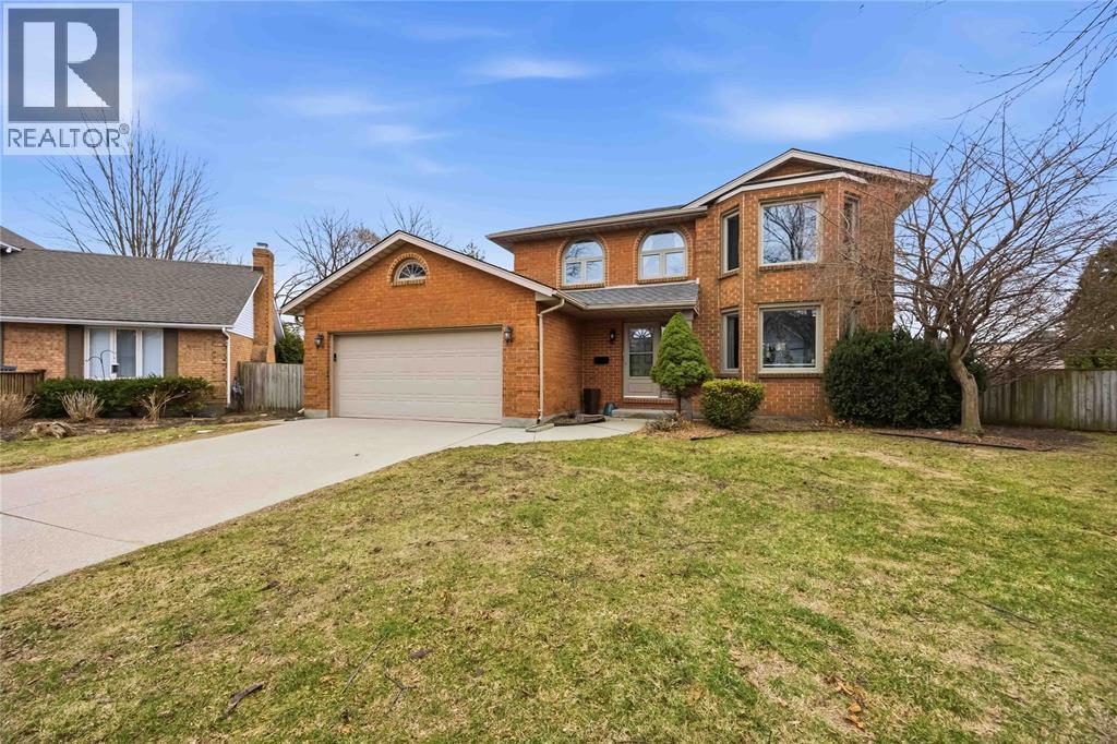1977 Winslow Close, Sarnia, ON - Outdoor With Facade