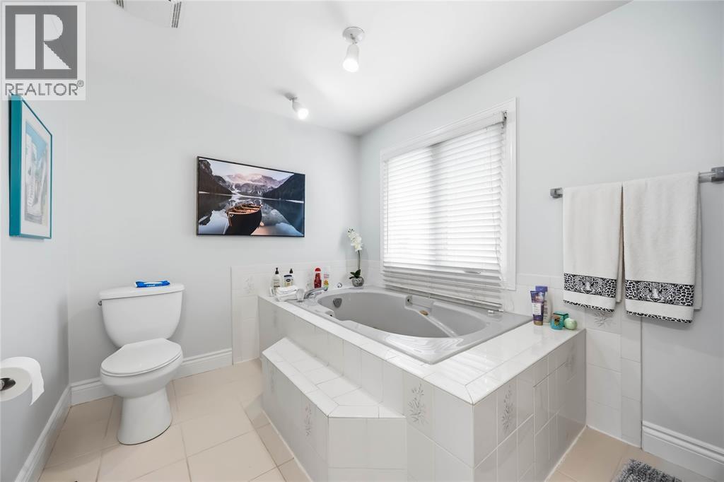 1977 Winslow Close, Sarnia, ON - Indoor Photo Showing Bathroom