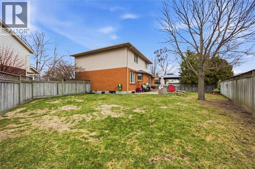 1977 Winslow Close, Sarnia, ON - Outdoor