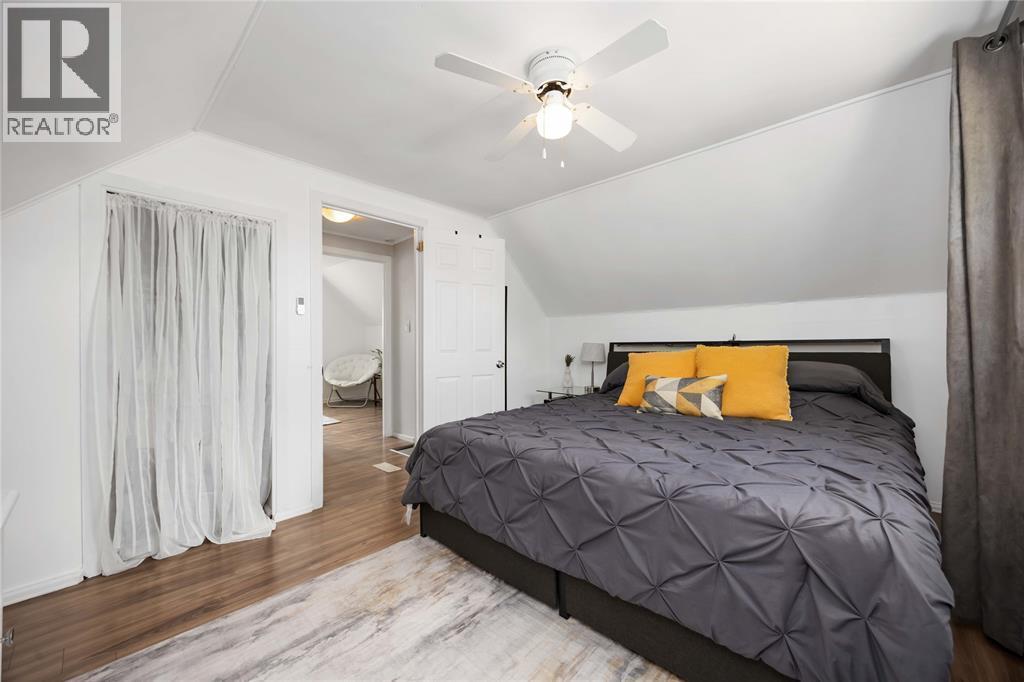 143 Walnut Avenue North, Sarnia, ON - Indoor Photo Showing Bedroom