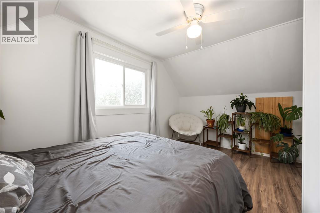 143 Walnut Avenue North, Sarnia, ON - Indoor Photo Showing Bedroom