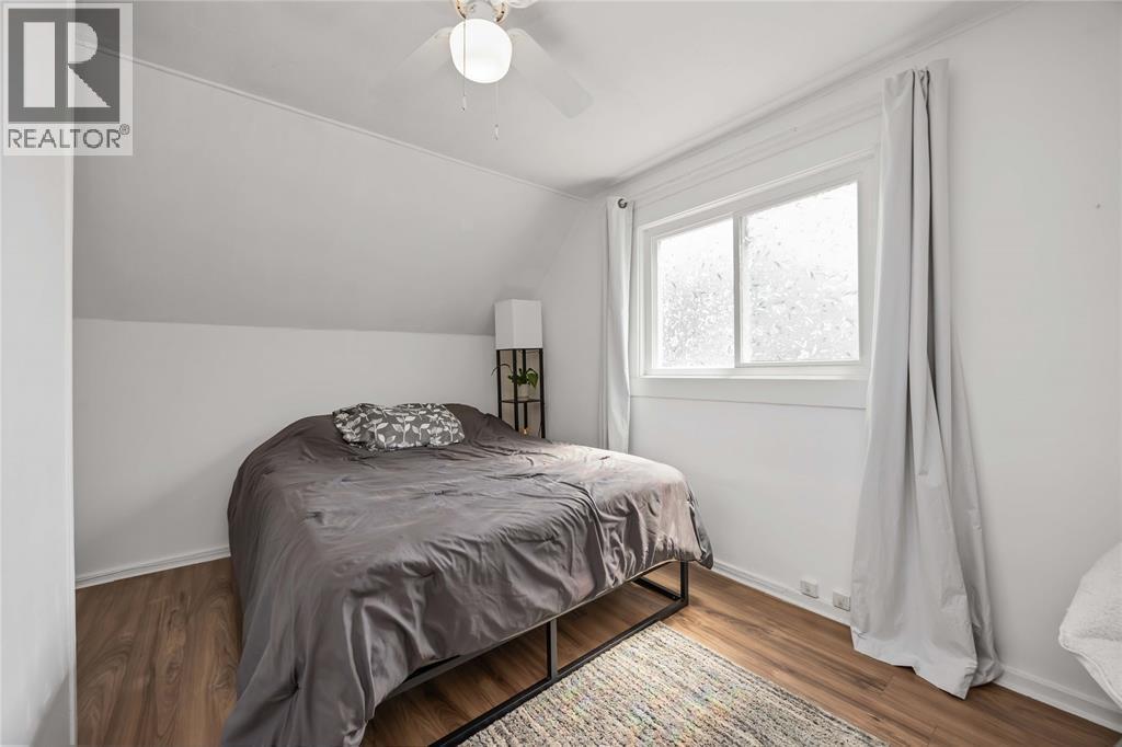 143 Walnut Avenue North, Sarnia, ON - Indoor Photo Showing Bedroom