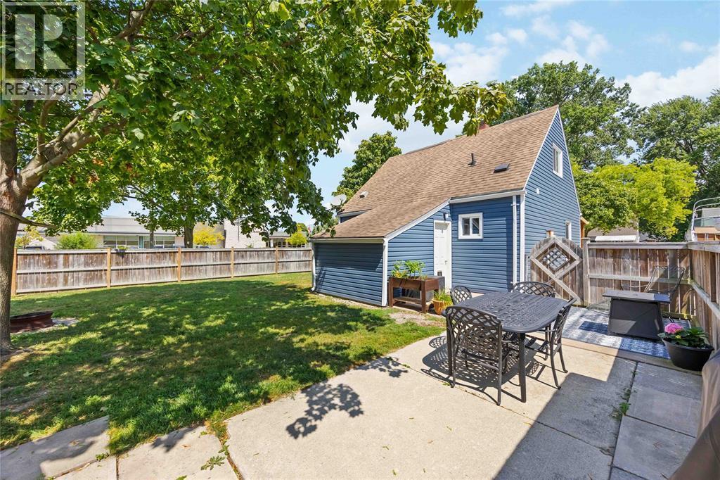 143 Walnut Avenue North, Sarnia, ON - Outdoor