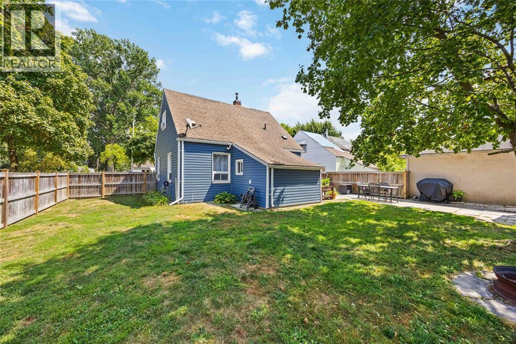 143 Walnut Avenue North, Sarnia, ON - Outdoor