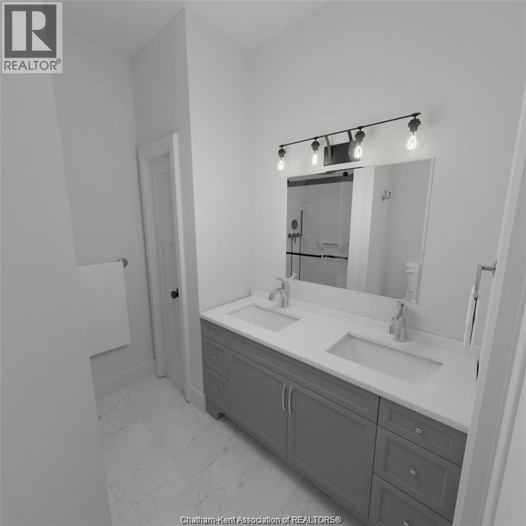 39 Demall Drive, Dresden, ON - Indoor Photo Showing Bathroom
