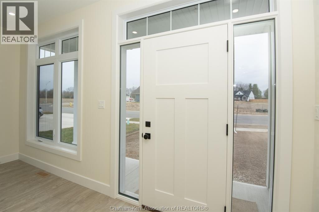 39 Demall Drive, Dresden, ON - Indoor Photo Showing Other Room