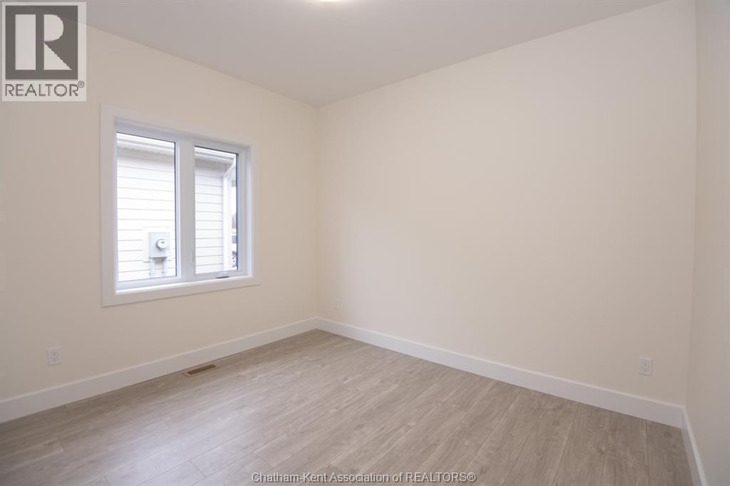 39 Demall Drive, Dresden, ON - Indoor Photo Showing Other Room