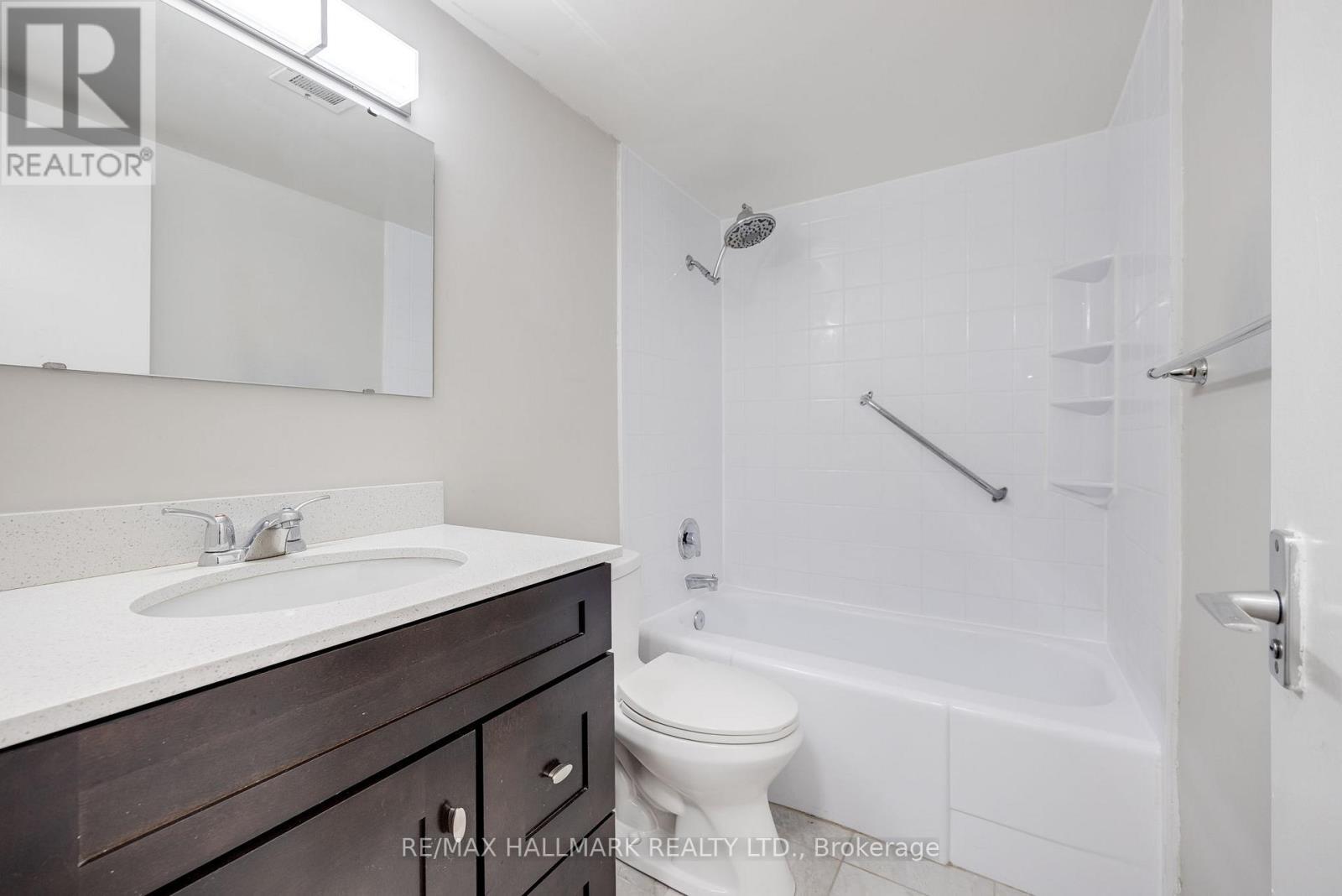 1715 - 40 Homewood Avenue, Toronto, ON - Indoor Photo Showing Bathroom