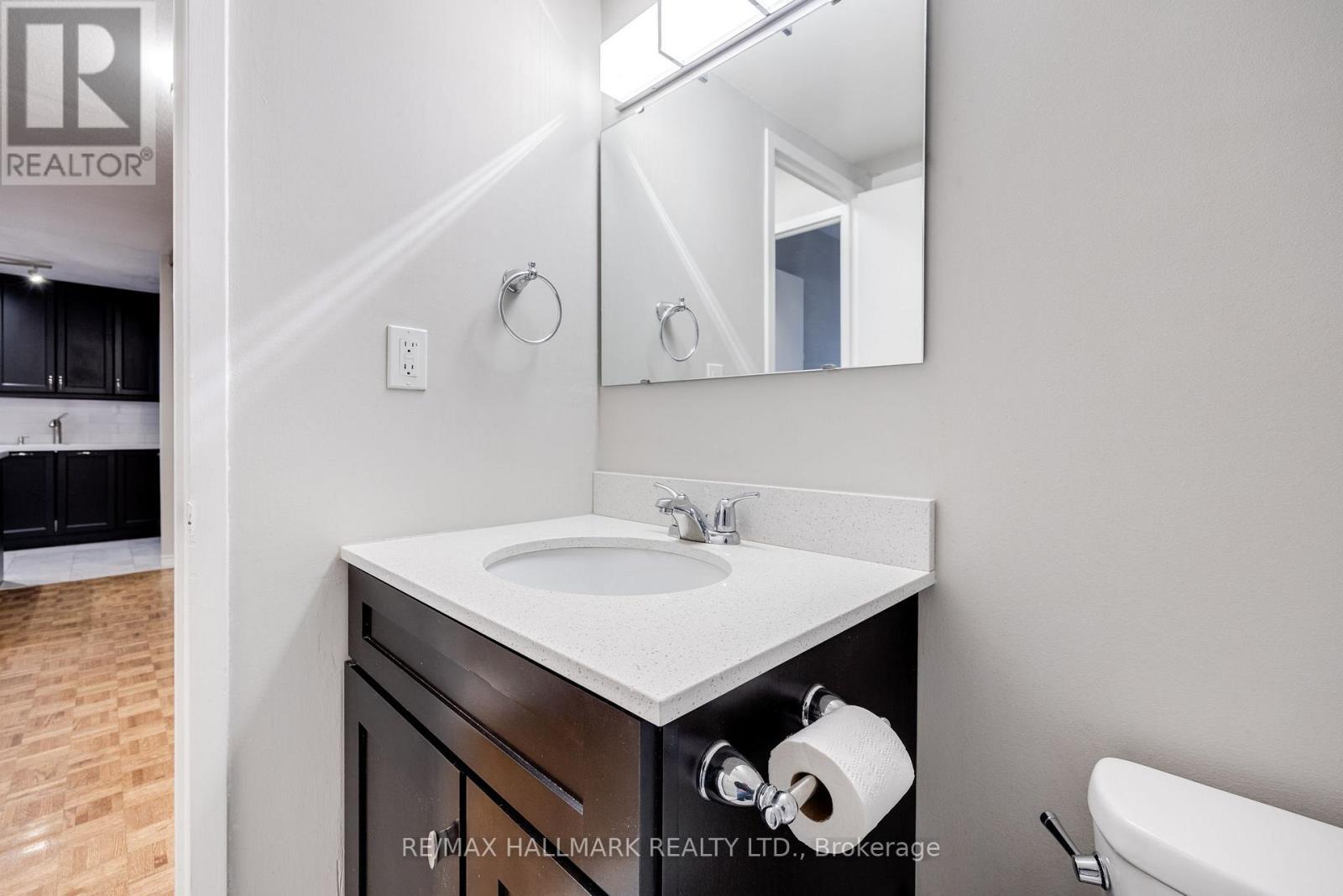 1715 - 40 Homewood Avenue, Toronto, ON - Indoor Photo Showing Bathroom
