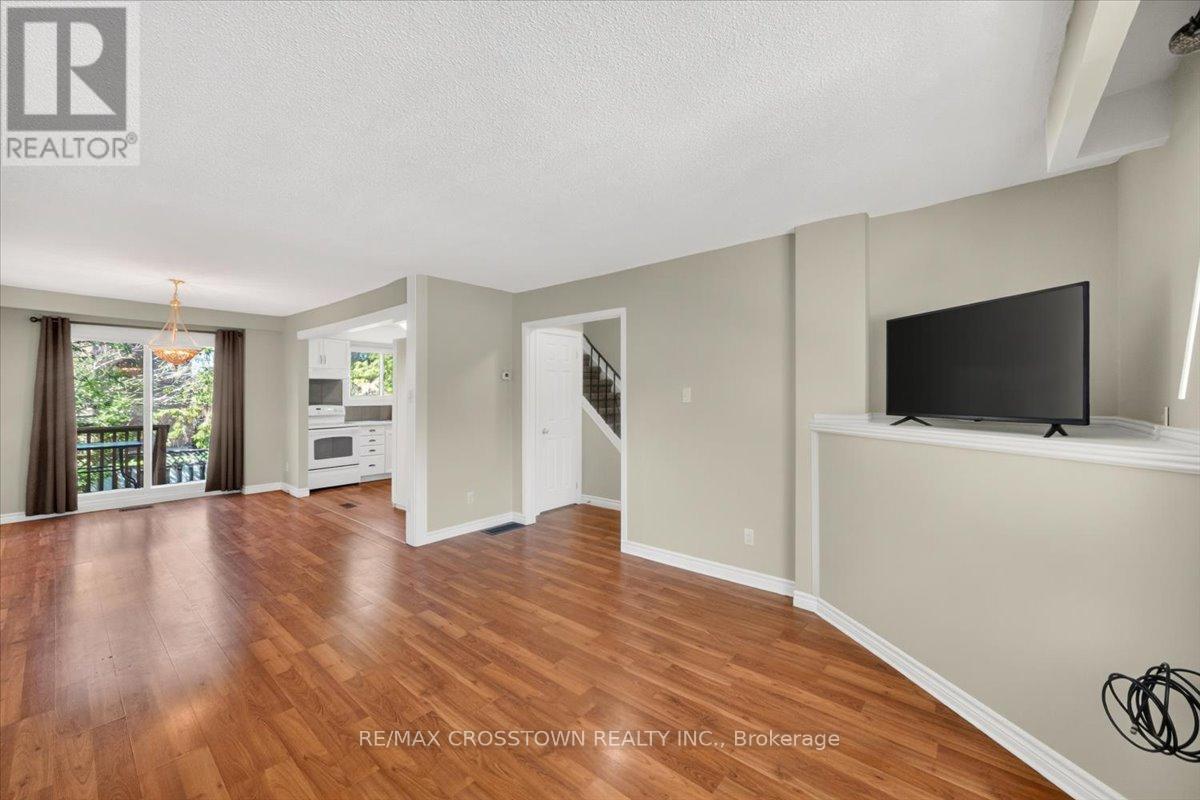 121 - 1095 Mississaga Street W, Orillia, ON - Indoor Photo Showing Living Room