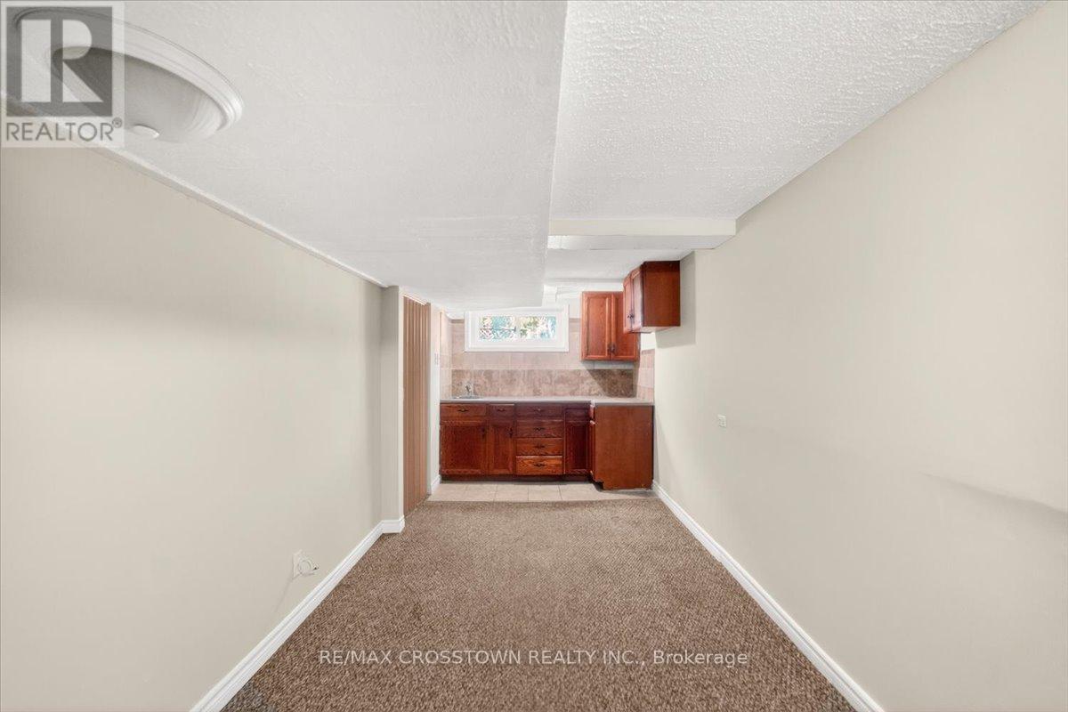 121 - 1095 Mississaga Street W, Orillia, ON - Indoor Photo Showing Other Room