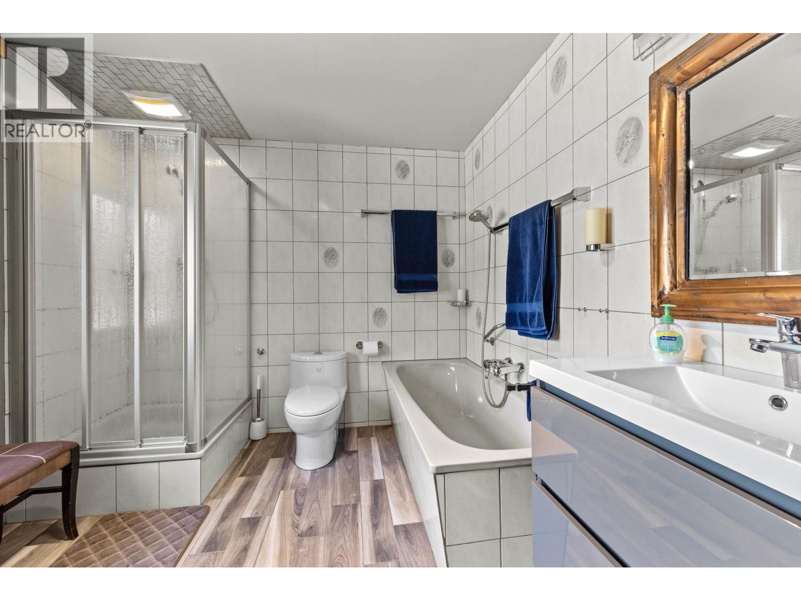 8046 N Bridge Lake Road, Bridge Lake, BC - Indoor Photo Showing Bathroom