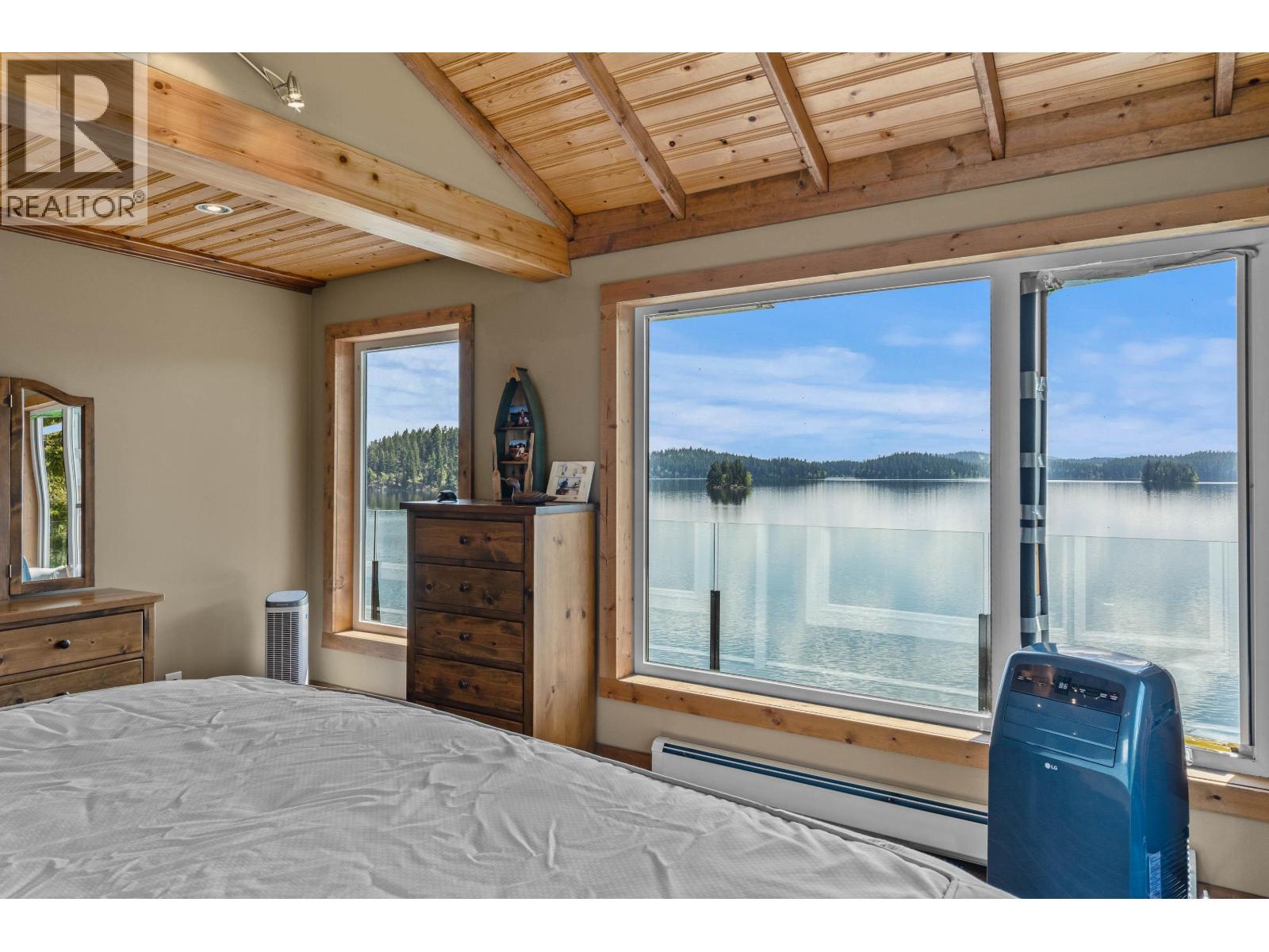 8046 N Bridge Lake Road, Bridge Lake, BC - Indoor Photo Showing Bedroom