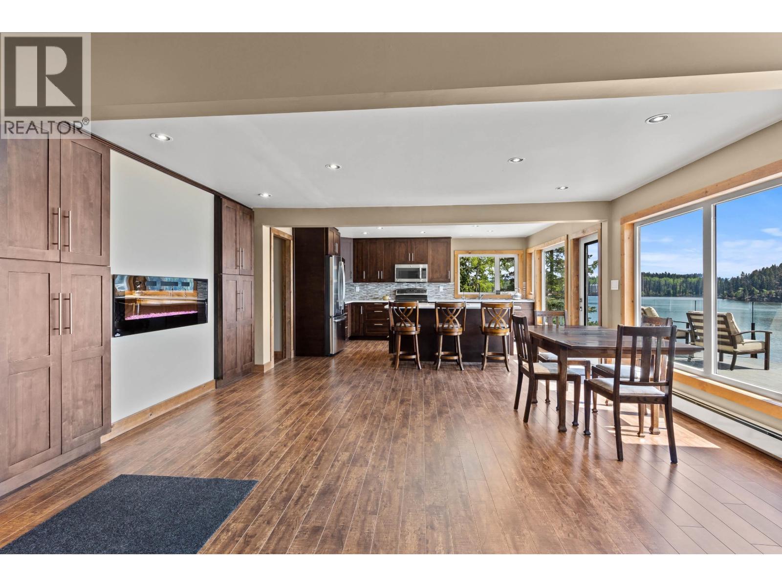 8046 N Bridge Lake Road, Bridge Lake, BC - Indoor Photo Showing Dining Room