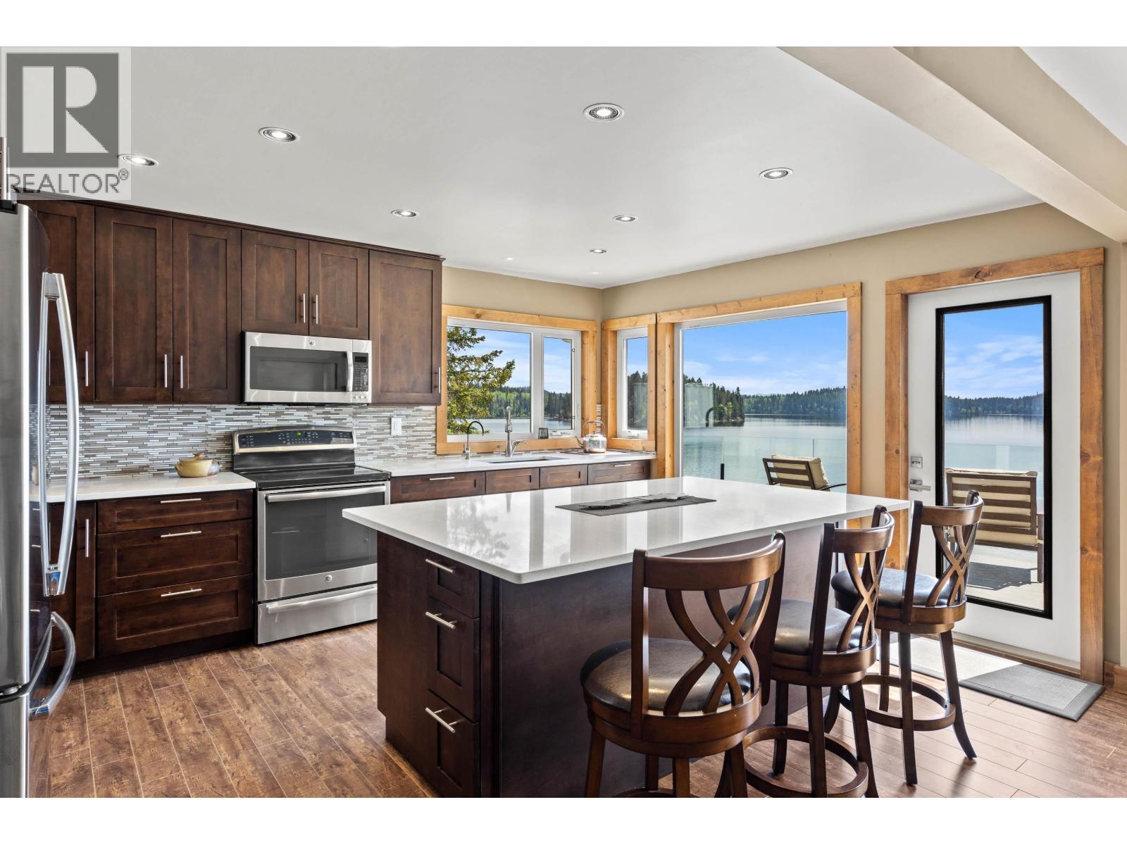 8046 N Bridge Lake Road, Bridge Lake, BC - Indoor Photo Showing Kitchen With Upgraded Kitchen