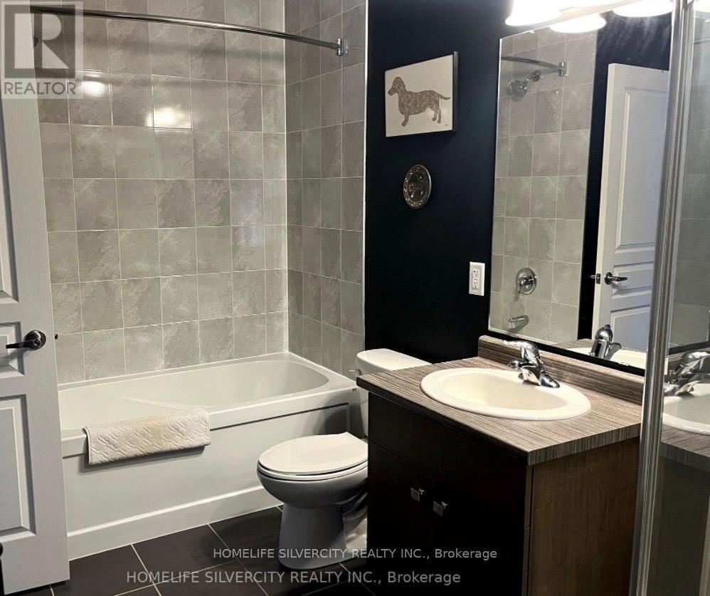 19 John Russell Lane, Kitchener, ON - Indoor Photo Showing Bathroom