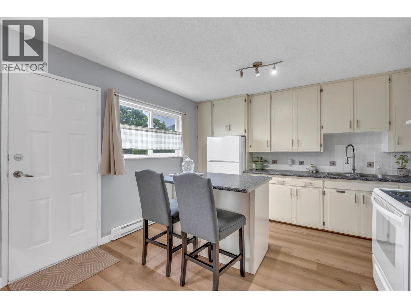 172 Mcgowan Road, Oliver, BC