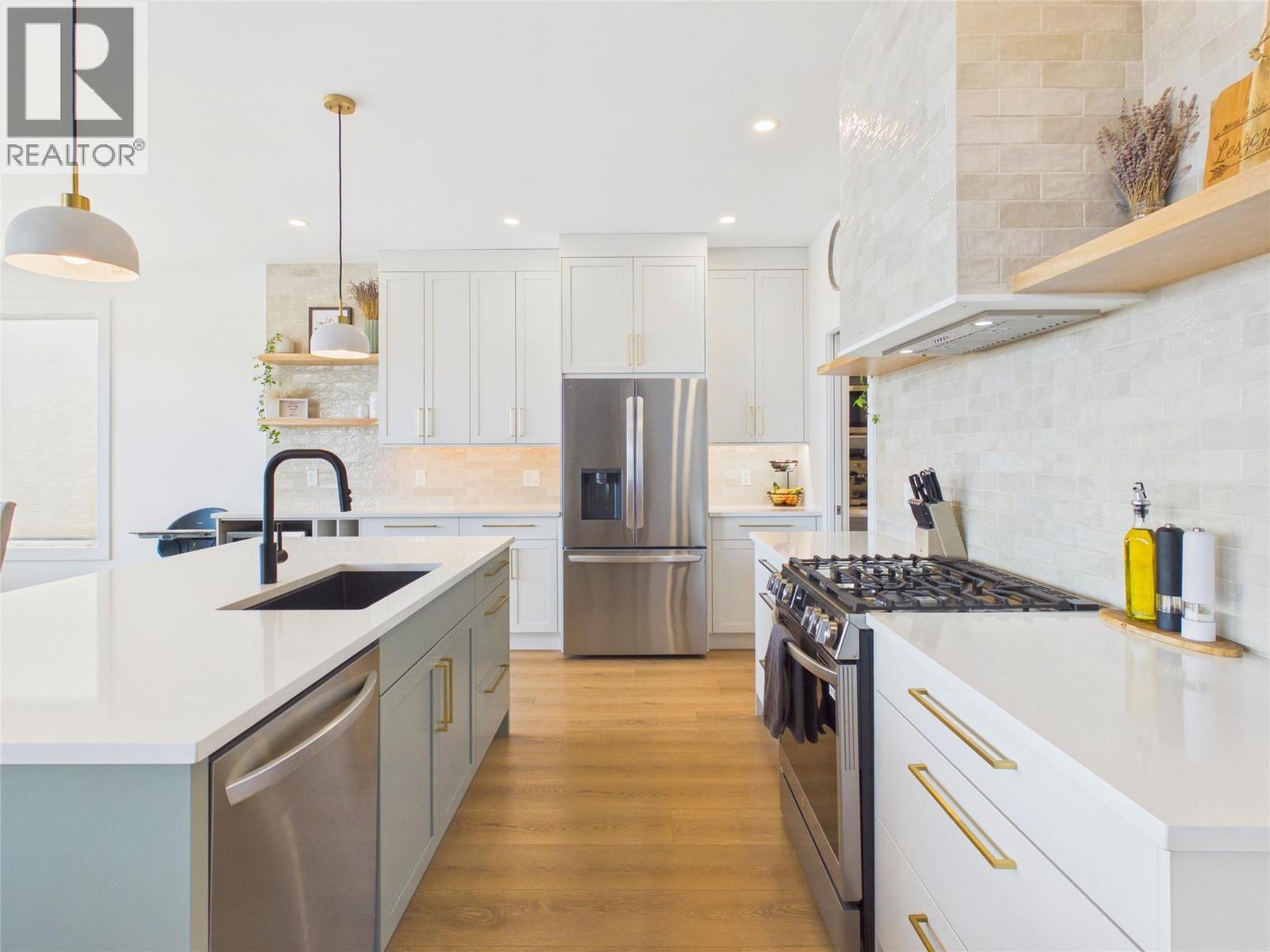 1081 Antler Drive, Penticton, BC - Indoor Photo Showing Kitchen With Upgraded Kitchen