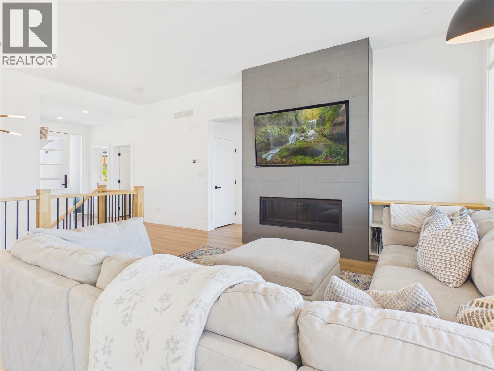 1081 Antler Drive, Penticton, BC - Indoor Photo Showing Living Room With Fireplace