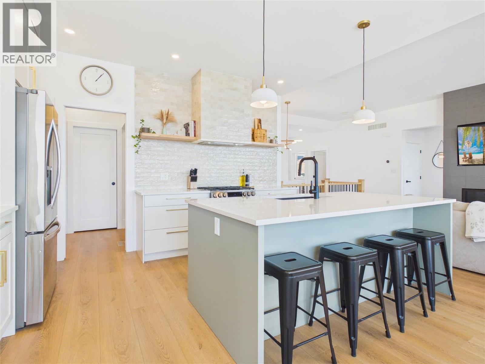 1081 Antler Drive, Penticton, BC - Indoor Photo Showing Kitchen With Upgraded Kitchen