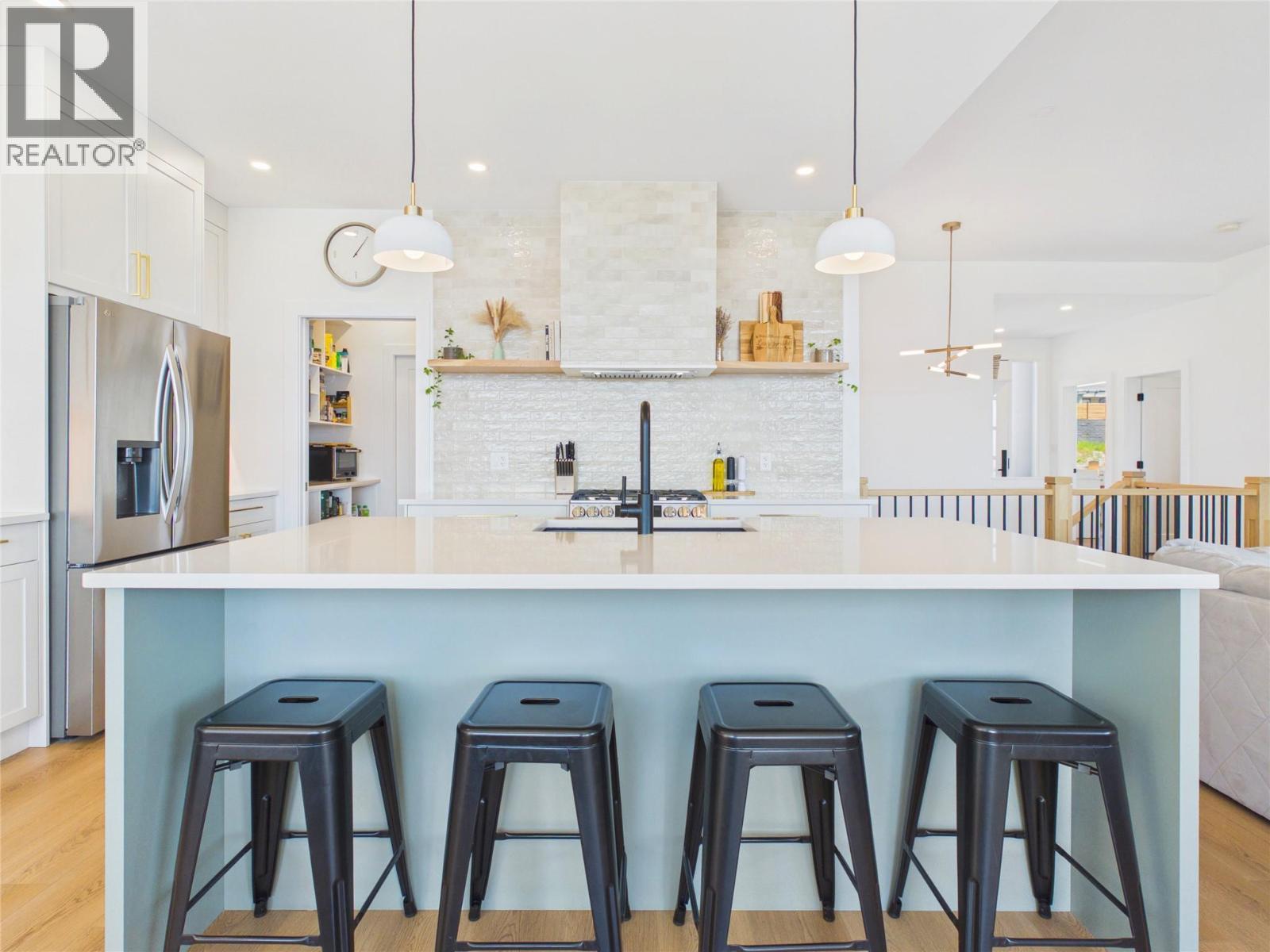 1081 Antler Drive, Penticton, BC - Indoor Photo Showing Kitchen With Upgraded Kitchen