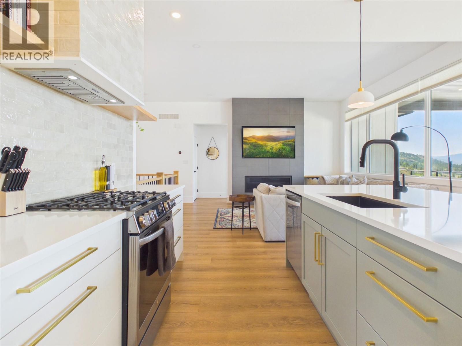 1081 Antler Drive, Penticton, BC - Indoor Photo Showing Kitchen With Upgraded Kitchen