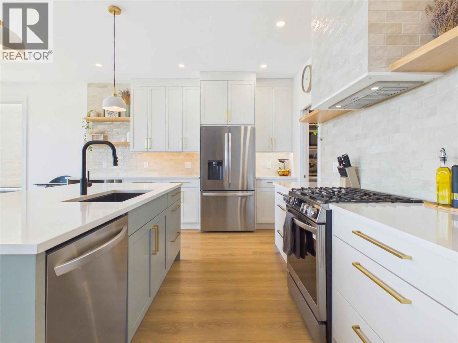 1081 Antler Drive, Penticton, BC - Indoor Photo Showing Kitchen With Upgraded Kitchen