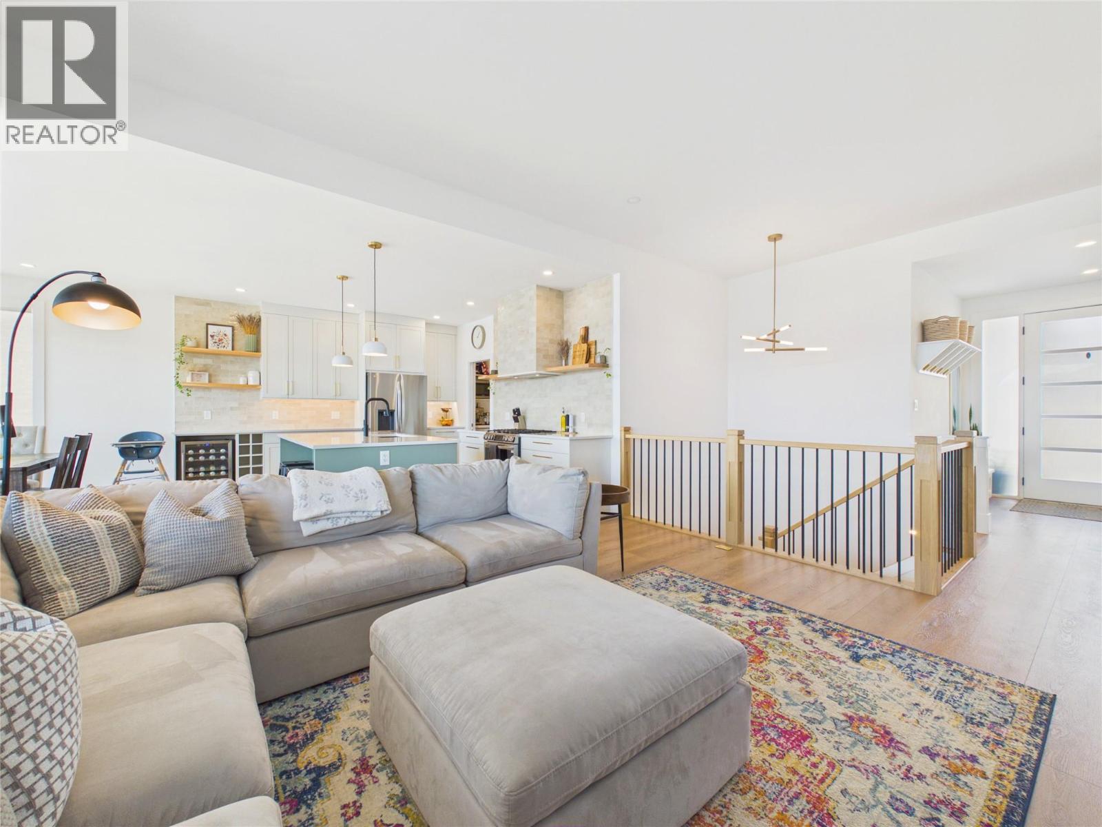 1081 Antler Drive, Penticton, BC - Indoor Photo Showing Living Room