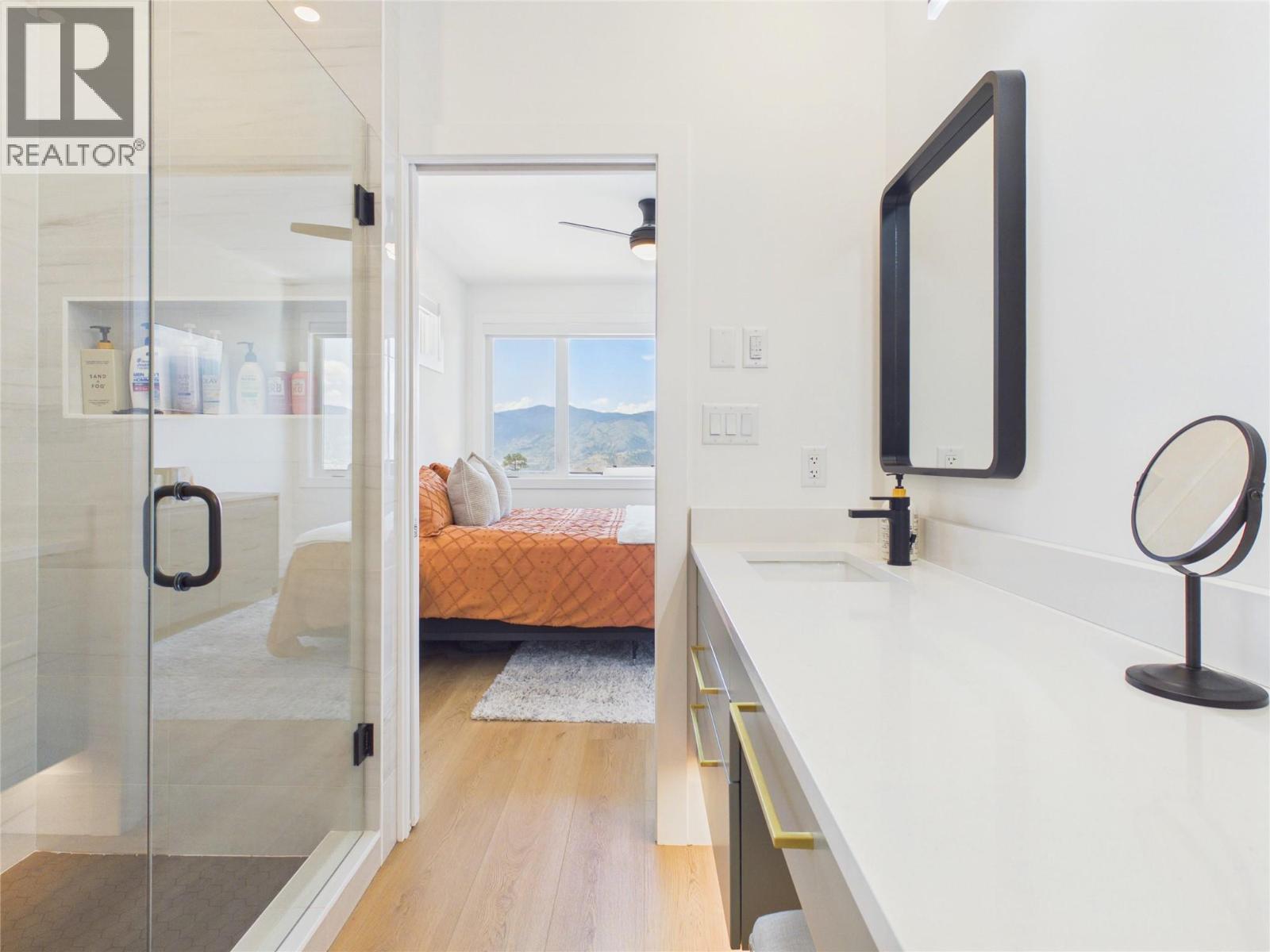 1081 Antler Drive, Penticton, BC - Indoor Photo Showing Bathroom