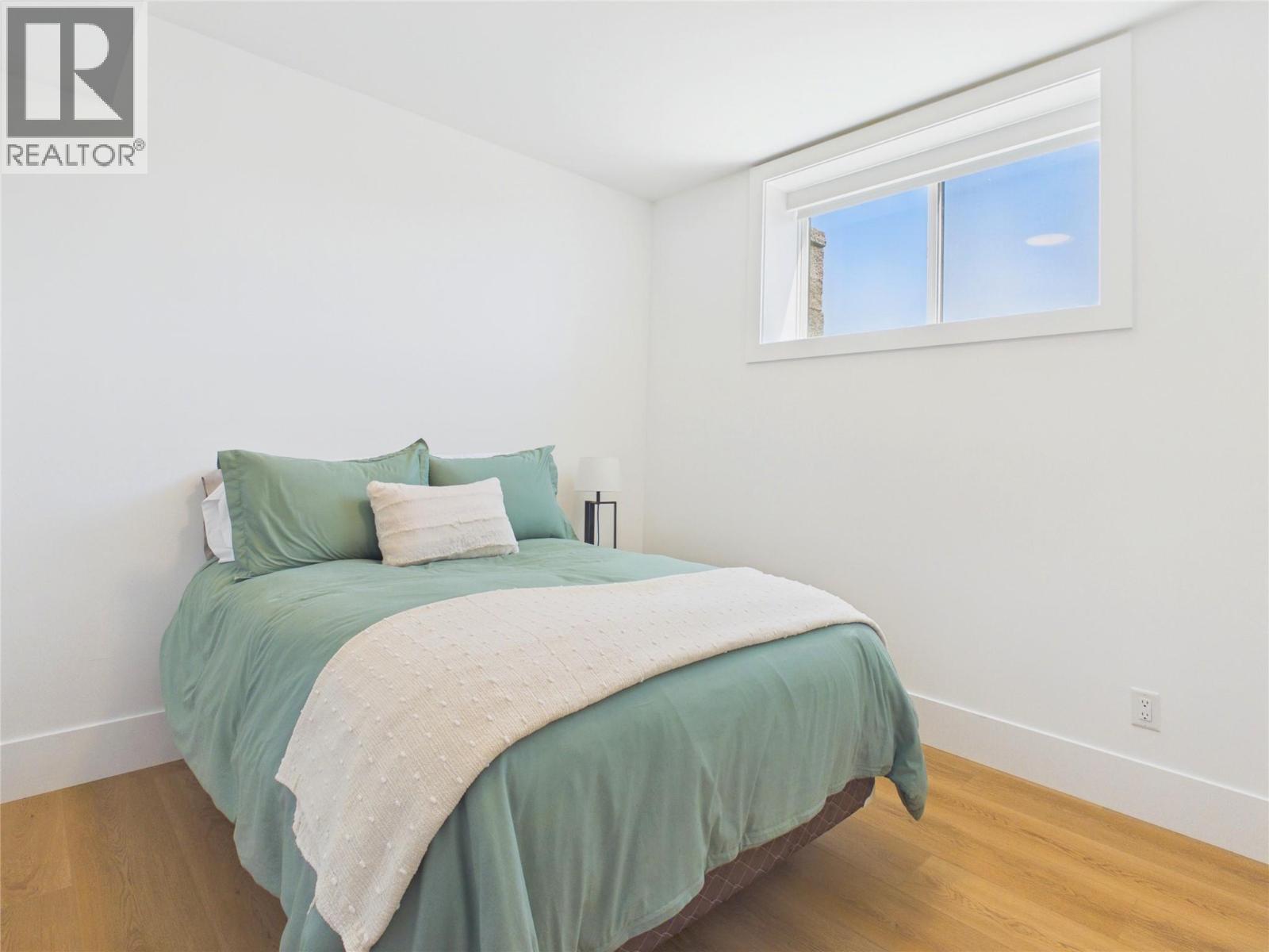 1081 Antler Drive, Penticton, BC - Indoor Photo Showing Bedroom