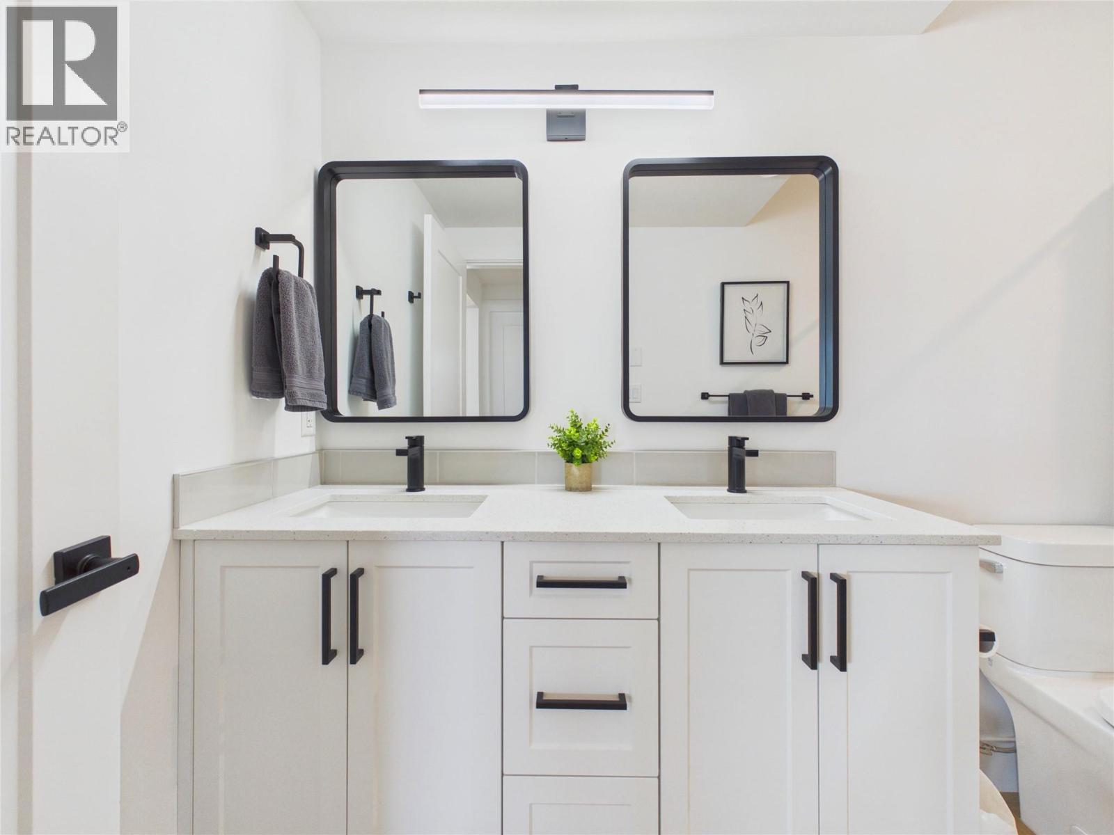 1081 Antler Drive, Penticton, BC - Indoor Photo Showing Bathroom