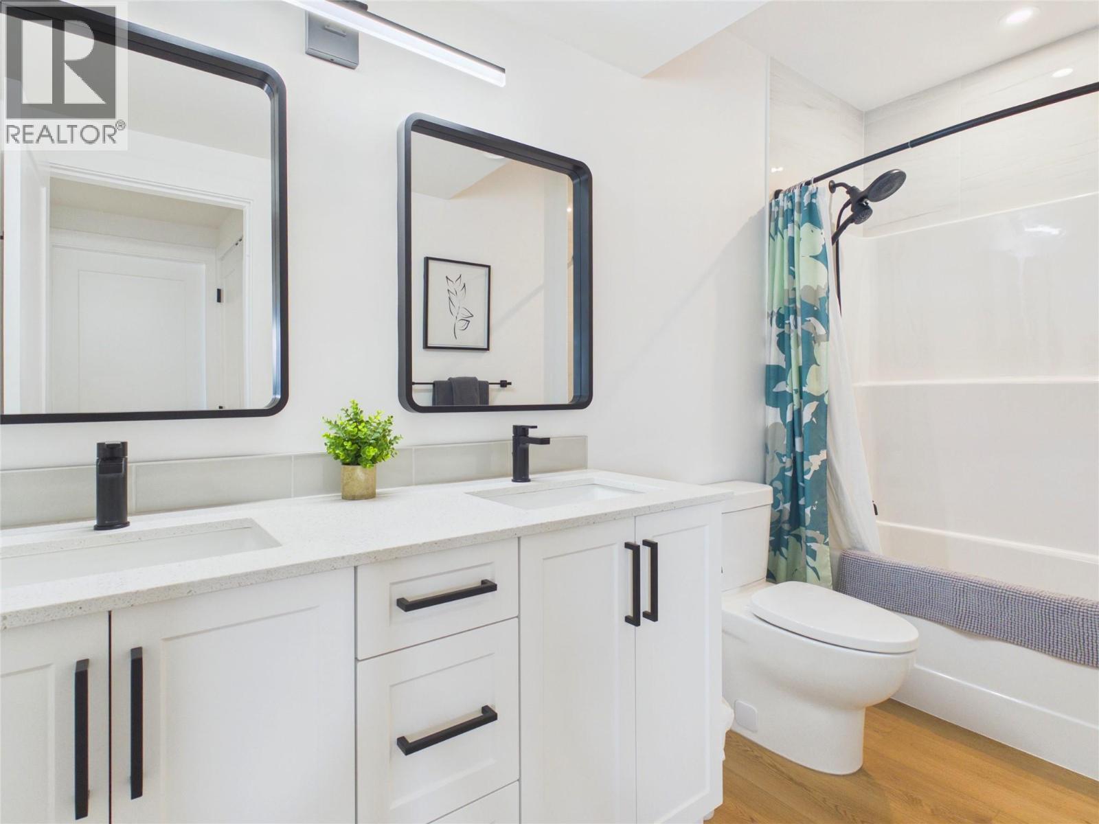 1081 Antler Drive, Penticton, BC - Indoor Photo Showing Bathroom