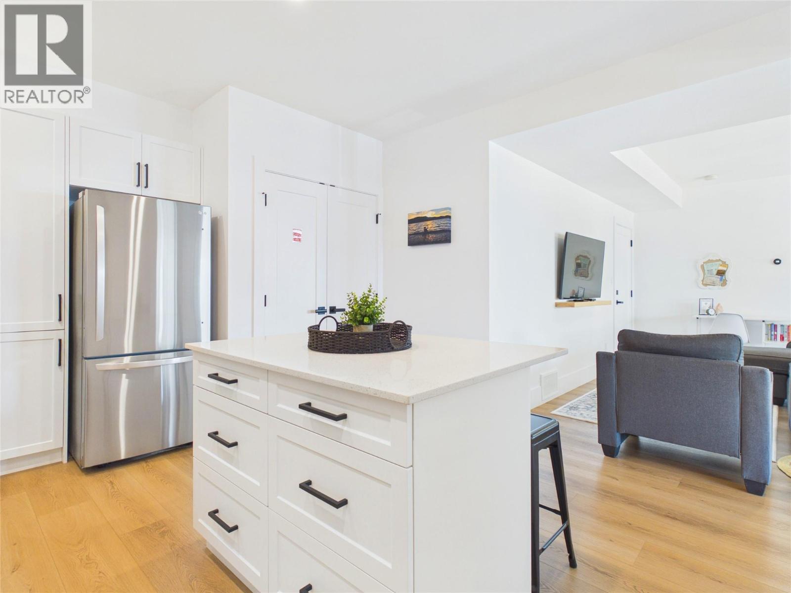 1081 Antler Drive, Penticton, BC - Indoor Photo Showing Kitchen