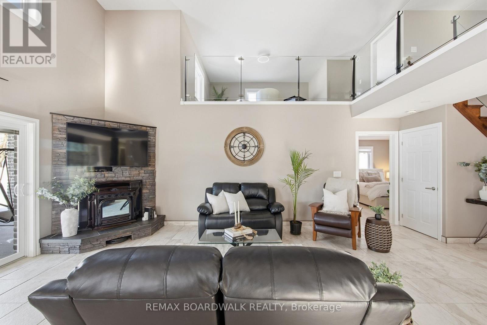50 Kerry Forest Drive, Front Of Yonge, ON