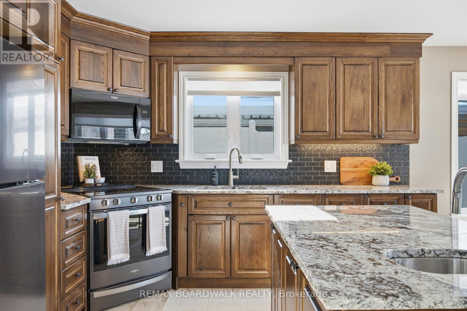 50 Kerry Forest Drive, Front Of Yonge, ON