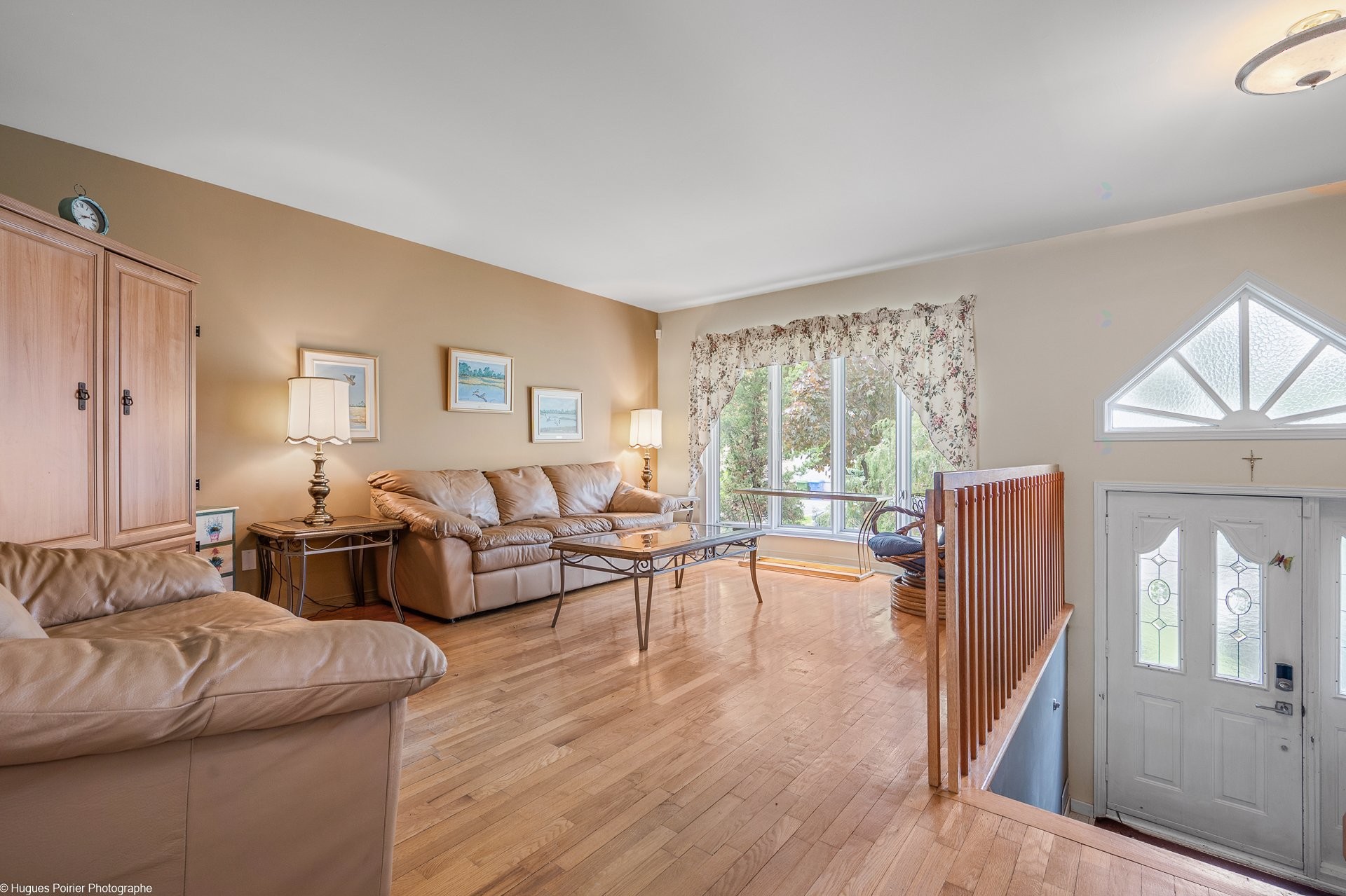 Salon - 348 Rue Sauriol, Saint-Eustache, QC