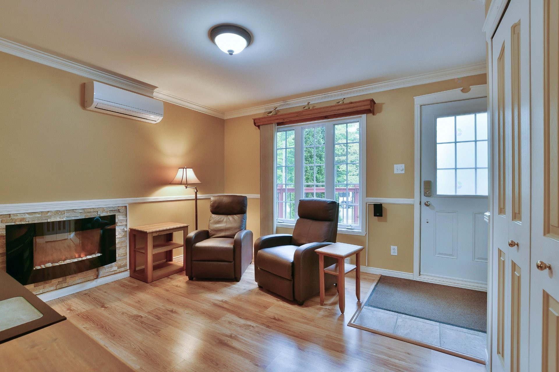 Living Room - 648 Rue Breault, L'Épiphanie, QC