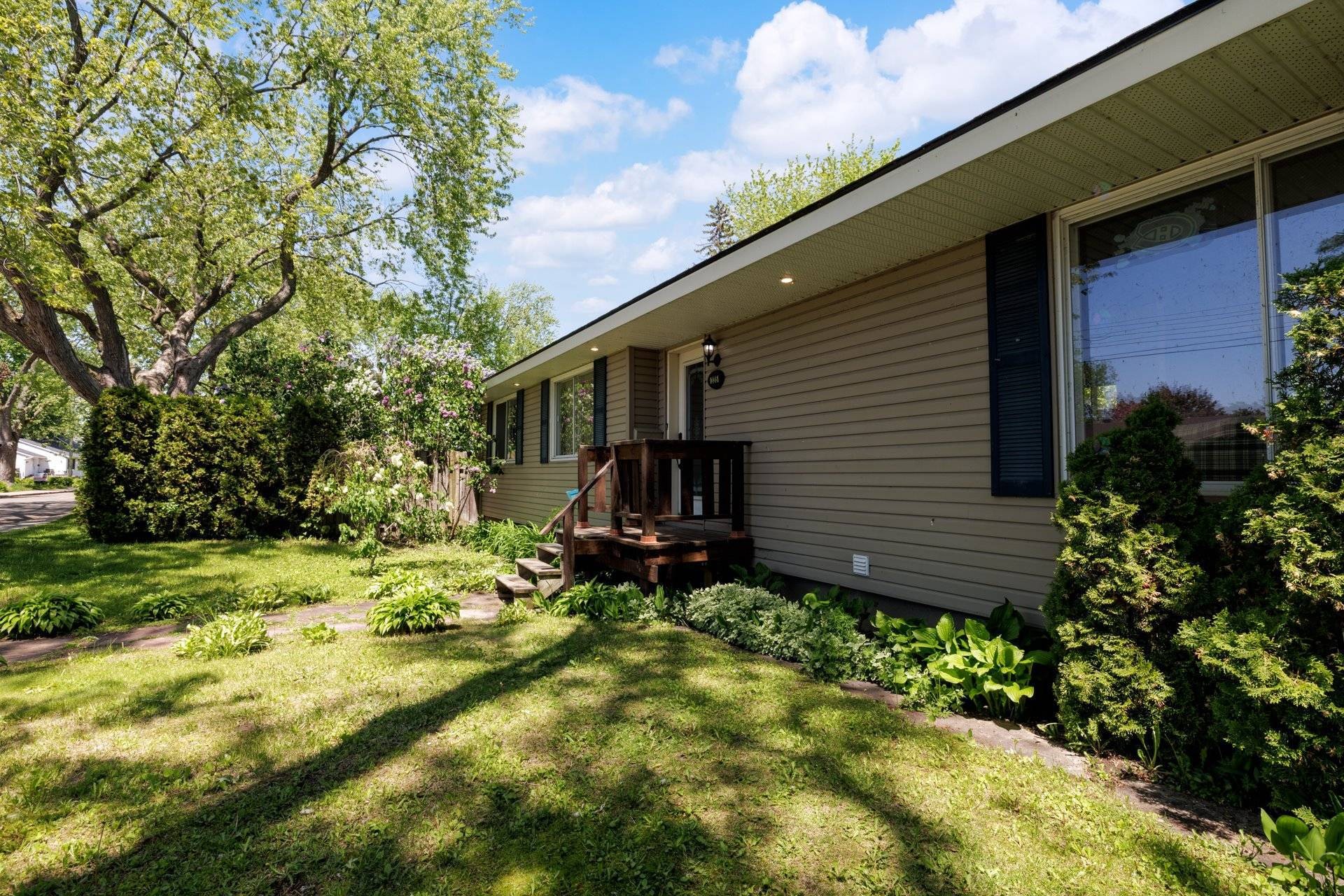 Front of Structure - 335 Av. Stream, Dorval, QC