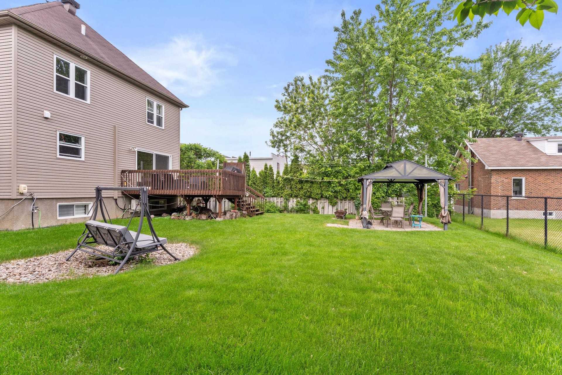Courtyard - 130 Rue Des Roitelets, Delson, QC